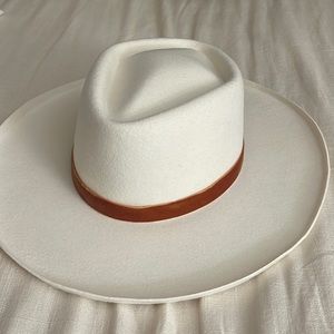 57 cm (m) M sized hat